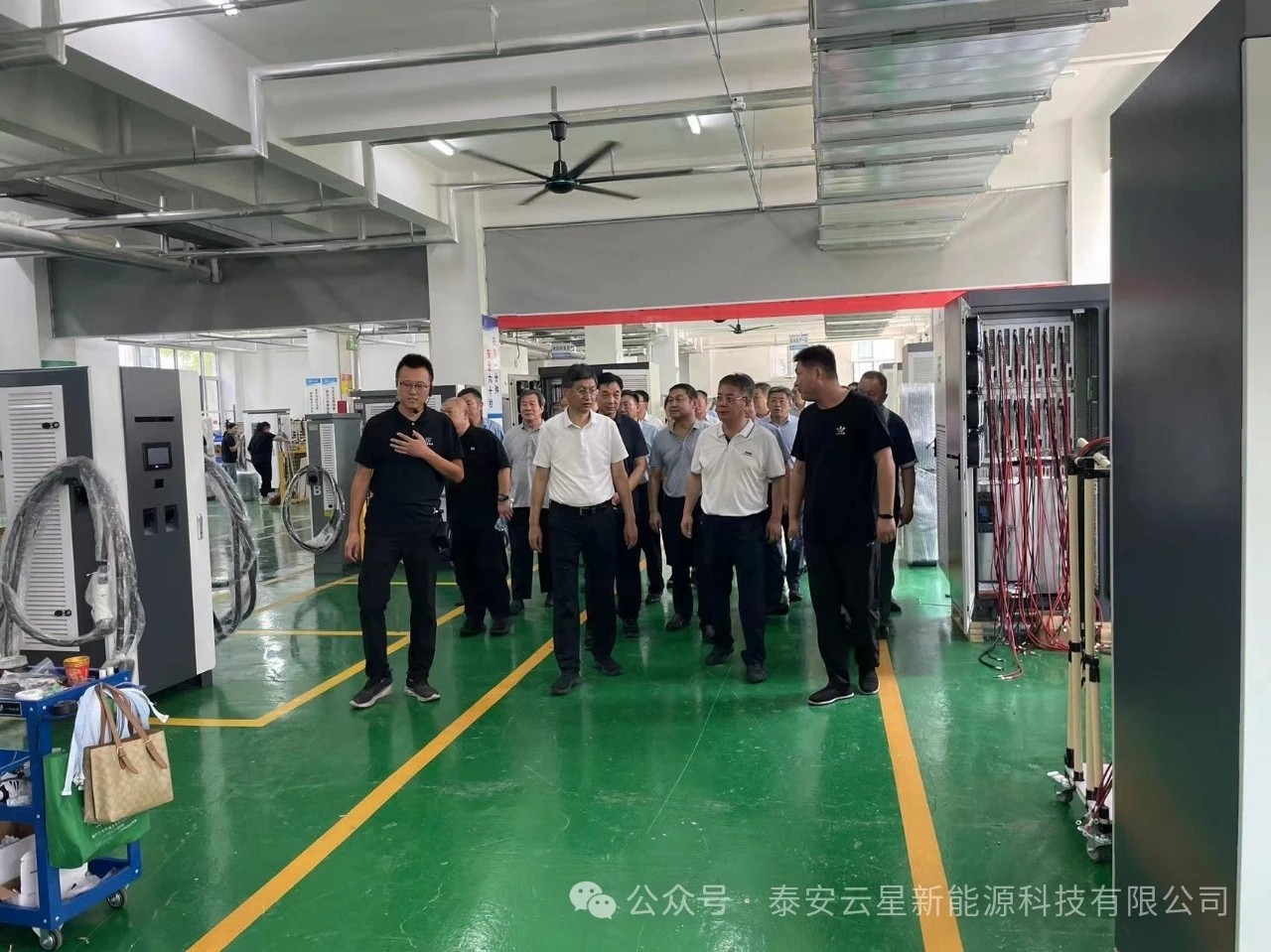 泰安市人大辛海明、李华民一行莅临泰安云星新能源视察充电桩研发生产项目，董骞、连桂荣、陈军、孔志刚等县领导陪同视察